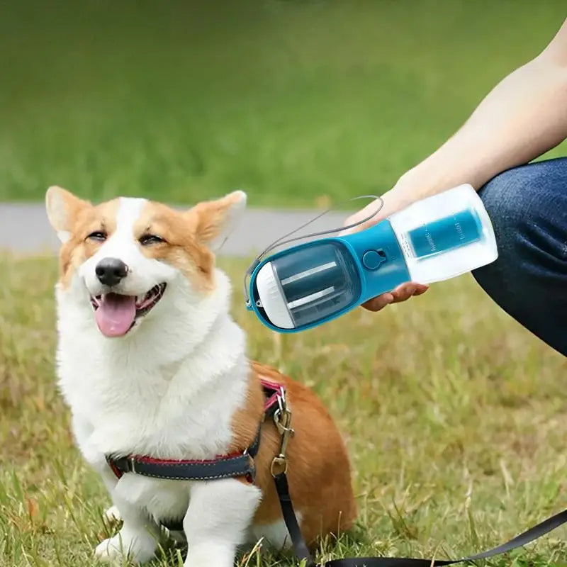 Gourdes 3-en-1 pour chiens- Eau, Nourriture, et Sac a crottes, portable et multifonction